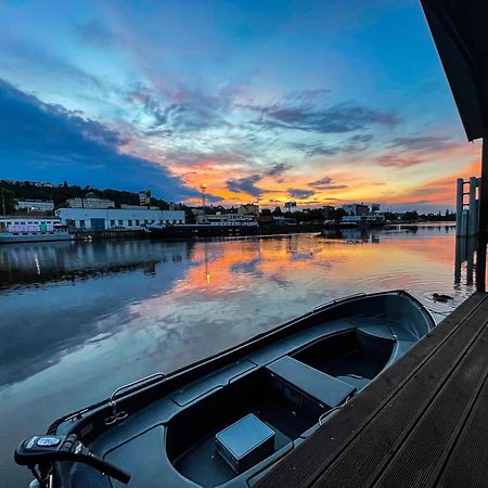 Houseboat Benjamin - Houseboats Benjamin & Franklin Hotel ปราก ภายนอก รูปภาพ