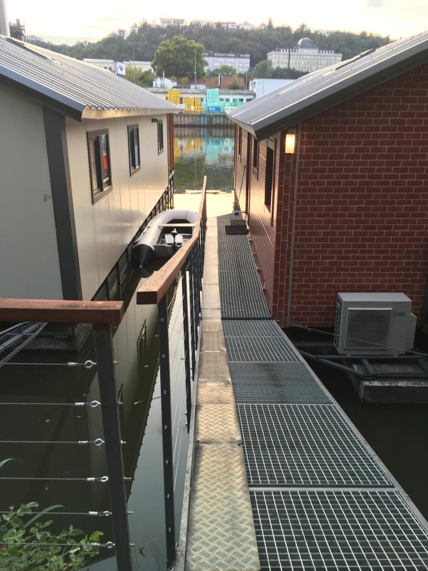 Houseboat Benjamin - Houseboats Benjamin & Franklin Hotel ปราก ภายนอก รูปภาพ